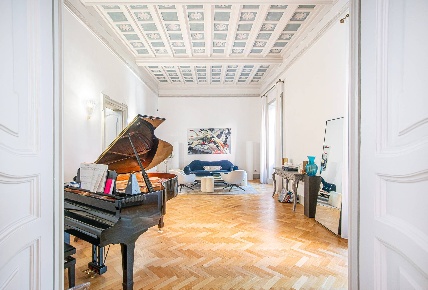 Foto Appartamento in Via Giovanni Mercadante, Roma di 450 m² con 12 locali