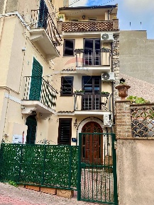 Foto Appartamento a Taormina Centro di 191 m² con 8 locali in vendita