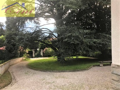 Foto Villa singola in via risogimento, Mandello del Lario Belledo di 600 m²