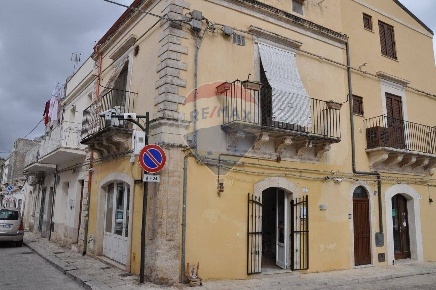 Foto Attività commerciale in via giardino, Ragusa Ibla di 56 m² in vendita