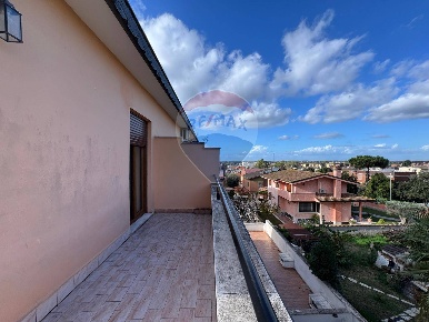Foto Attico in Via Federico Zandomeneghi, Roma Acilia di 65 m² con 2 locali