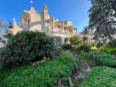 Foto Villa unifamiliare in Via delle Sirene, Mola di Bari Cozze di 228 m²
