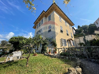Foto Appartamento in Corso Mazzini, Camogli Centro di 95 m² con 3 locali