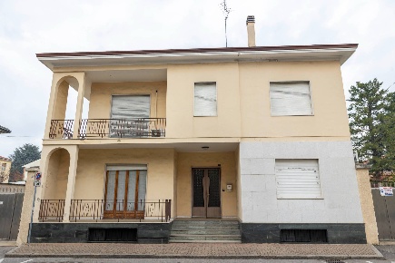 Foto Villa singola in VIA DON MINZONI, Agrate Brianza Centro di 600 m²