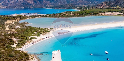 Foto Rustico a Villasimius Centro di 350 m² con 10 locali in vendita