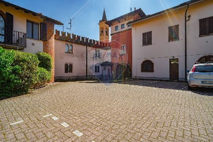 Foto Appartamento a Cuggiono Centro di 175 m² con 4 locali in vendita