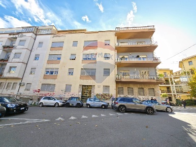 Foto Appartamento in VIA BRENTA, Cosenza Centro di 300 m² con 10 locali