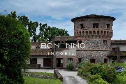 Foto Villa unifamiliare in via col roigo, Mussolente di 400 m² con 8 locali