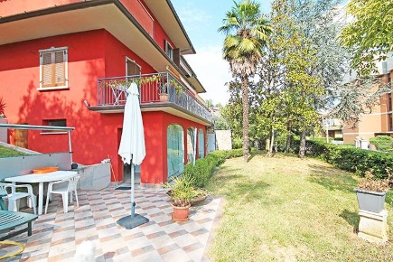 Foto Appartamento in via Marzanica, Bergamo Redona di 190 m² con 3 locali