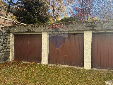 Foto Box in Viale Venezia, Ponte di Legno Centro di 13 m² con 1 locali