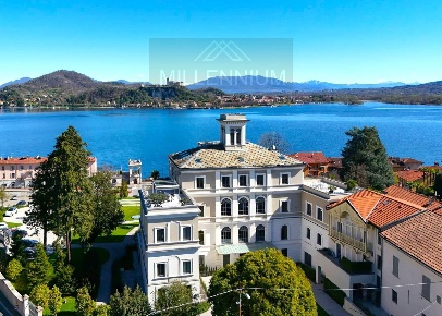 Foto Appartamento in san carlo, Arona Centro di 150 m² con 5 locali