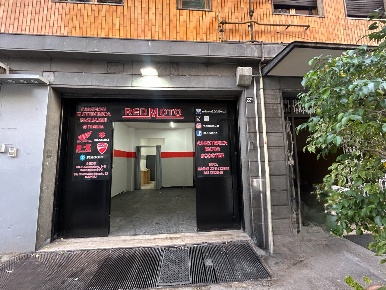 Foto Negozio in Giovanni Tommaso Blanch, Napoli Arenaccia di 40 m²