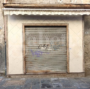 Foto Negozio in Via BELLUCCI SESSA 52, Portici di 38 m² con 2 locali