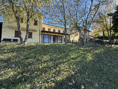 Foto Casa indipendente in Via Carmine 3, Colli Verdi di 250 m² in vendita
