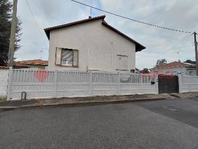 Foto Villa bifamiliare in Via Gorizia 8, Castellanza di 125 m² con 3 locali