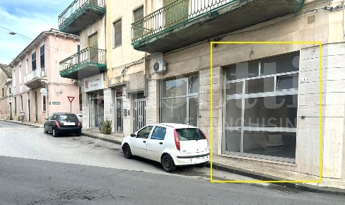 Foto Negozio in Via NAPOLI 1, Avola Centro di 65 m² con 2 locali in vendita
