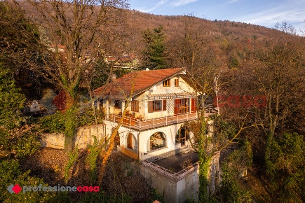 Foto Villa bifamiliare in Giaveno, Cumiana Galli di 400 m² con 12 locali