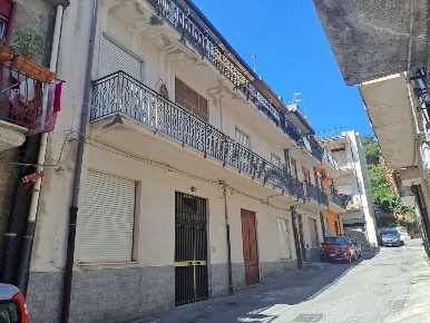 Foto Appartamento in Via ERNESTO SCIPIONE D'AMICO 11, Centro di 110 m²