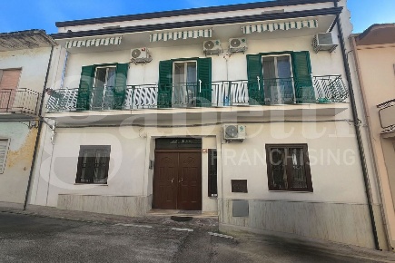 Foto Casa indipendente in Caduti in guerra, Pignataro Maggiore di 185 m²