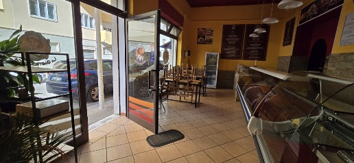 Foto Attività commerciale in Via Francesco Porcellana 10, Sassari di 180 m²