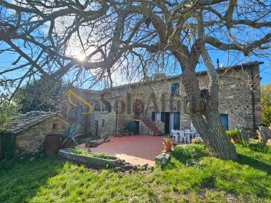 Foto Appartamento in Montebenichi, Bucine di 60 m² con 4 locali in affitto