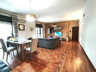 Foto Appartamento in Via Finocchiari 143A, Aci Catena Centro di 122 m²