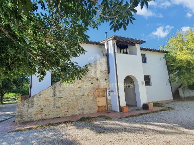 Foto Casa indipendente a Marsciano Centro di 780 m² con 21 locali