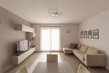 Foto Appartamento in Via della Pace, Cherasco Centro di 95 m² con 3 locali