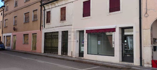 Foto Locale commerciale a Montebello Vicentino di 57 m² con 2 locali