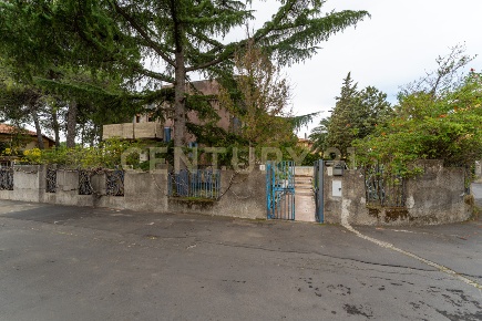 Foto Villa unifamiliare in Via Monte Cicirello 8, Catania Centro di 240 m²