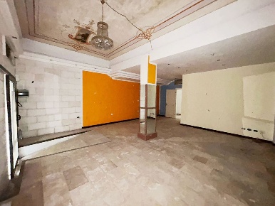 Foto Locale commerciale a Sassari Porcellana di 120 m² con 5 locali