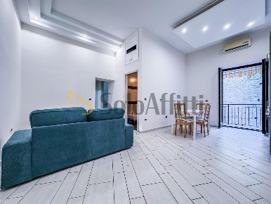 Foto Appartamento in Via Loffredi, Napoli Tribunali di 70 m² con 3 locali
