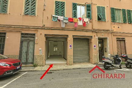 Foto Posti auto in VIA MONFALCONE  1A, Genova Sestri Ponente di 28 m²