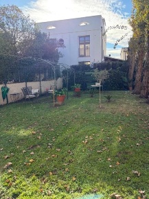 Foto Case semi ndipendenti a Cascina Via Veneto - Borgo Trento di 340 m²