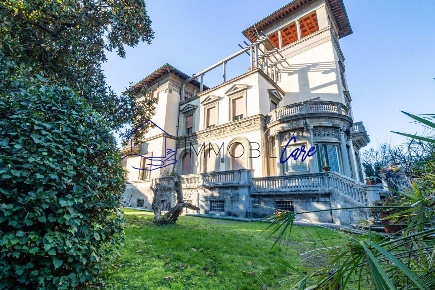 Foto Villa unifamiliare a Pisa Sant'Antonio di 1648 m² con 10 locali