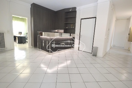 Foto Ufficio a Lucca Arancio di 200 m² con 7 locali in affitto