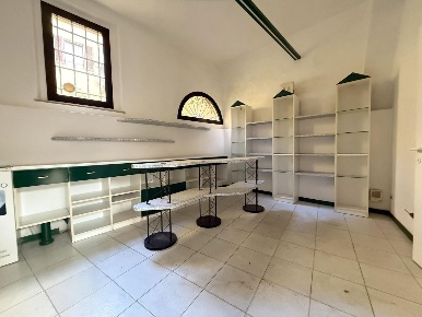 Foto Locale commerciale a Siena San Domenico - Fontebranda di 30 m²