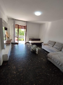 Foto Appartamento a Carrara Marina di Carrara di 104 m² con 5 locali