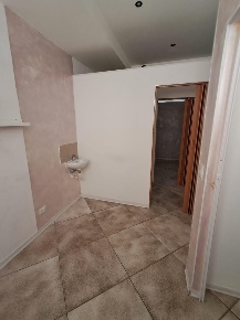 Foto Locale commerciale a Scandicci Centro di 55 m² con 3 locali in affitto