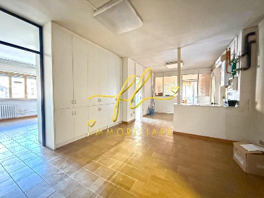 Foto Ufficio a Cecina Cecina Centro di 170 m² con 6 locali in vendita