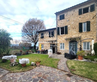 Foto Casa indipendente a Capannori Centro di 225 m² con 6 locali in vendita