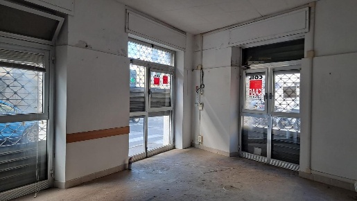 Foto Locale commerciale a Livorno Pontino - Bastia di 40 m² con 1 locali