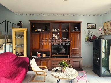 Foto Appartamento a Asciano di 165 m² con 5 locali in vendita