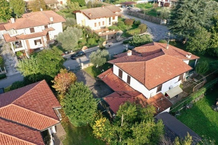 Foto Villa unifamiliare a Prevalle di 200 m² con 5 locali in vendita