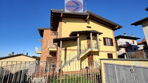 Foto Appartamento in Via Casaretto, Besana in Brianza di 88 m² con 4 locali