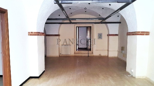 Foto Locale commerciale a Asciano di 120 m² con 3 locali in vendita