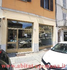 Foto Negozio in Corso Garibaldi, Cremona Centro di 125 m² con 1 locali
