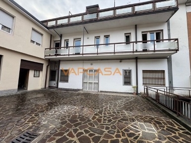 Foto Appartamento in via marconi, Cividate al Piano di 219 m² con 3 locali