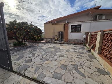 Foto Appartamento in Via Melfi 9, Sciacca Centro di 95 m² con 6 locali