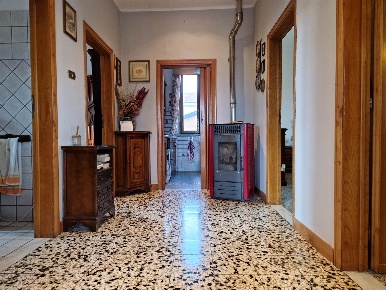 Foto Appartamento in Via Borsi, Cecina Cecina Centro di 115 m² con 6 locali